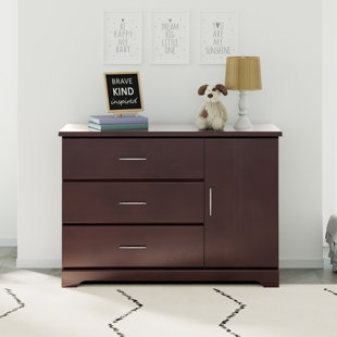 Storkcraft crescent best sale 3 drawer chest